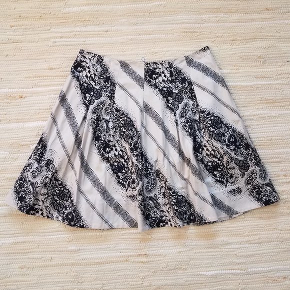 Anthropologie Edme & Esyllte Pleated Floral Skirt with Pockets Size 6 - Picture 8 of 13